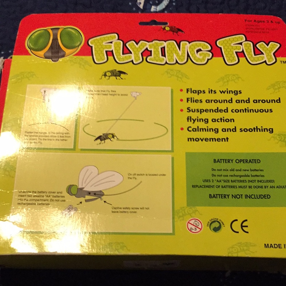 Flying Fly - Picture 3 of 3